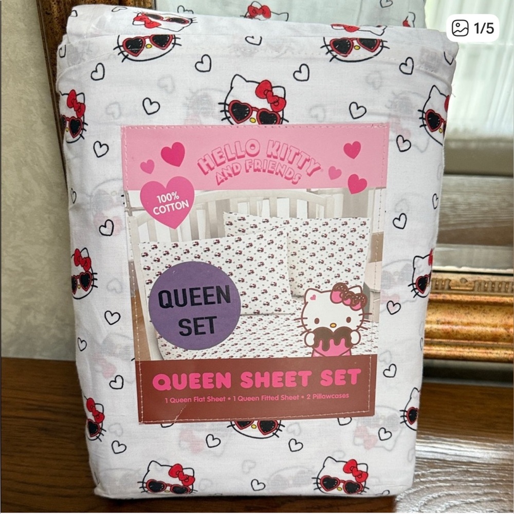 Hello Kitty Queen Sheet Set - White and Red